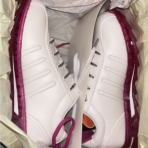 Brand new women’s size 7 lugz